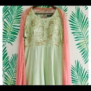 green emerald velvet dress Amazon.com: disson Floral Print Lehenga Set, Embellished Crop Top with  Skirt, Emerald Green with Pink Flowers, Traditional Indian Outfit (2-3  Year) : Clothing, Shoes & Jewelry main image 1